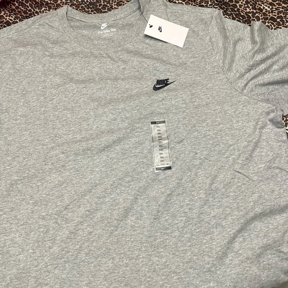 Nike Men's Heather Gray Short Sleeve Tee - Picture 9 of 12